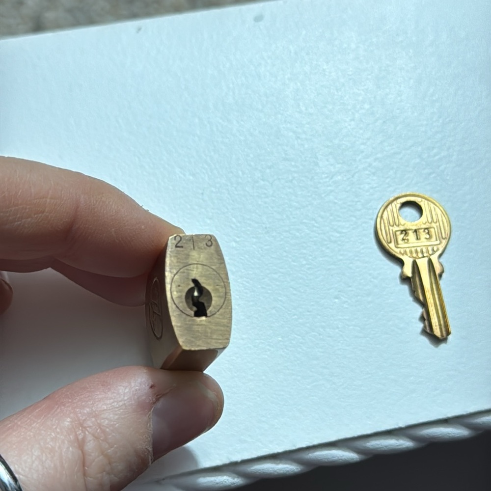 Louis Vuitton #213 Lock and Key - Picture 5 of 5